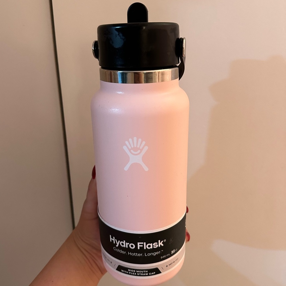 Hydro Flask Light Pink Bottle with Black Straw Lid